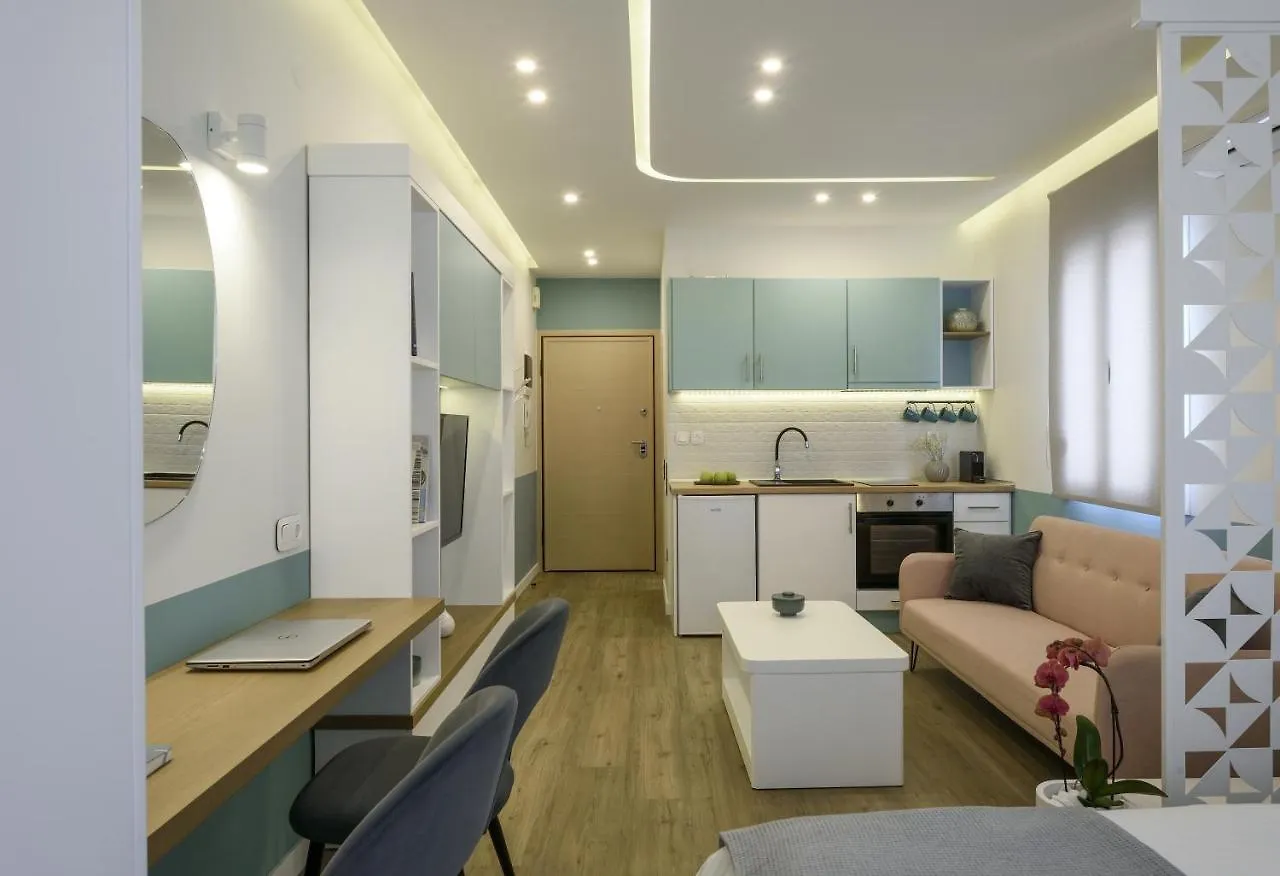 Τhe Half Root Suite In The Heart Of City Center Thessaloniki Appartement